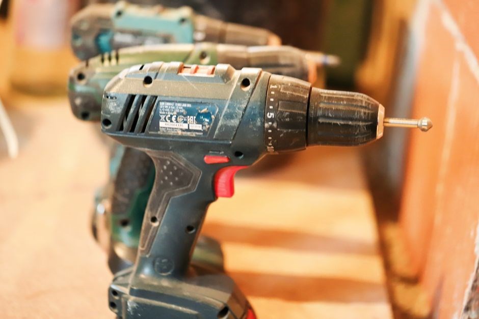 guide for drilling holes